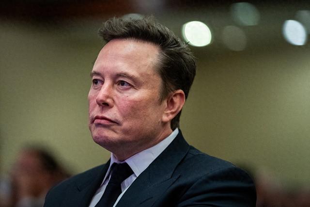马斯克质疑美国5000亿美元AI计划，英媒：标志其与特朗普的罕见分歧