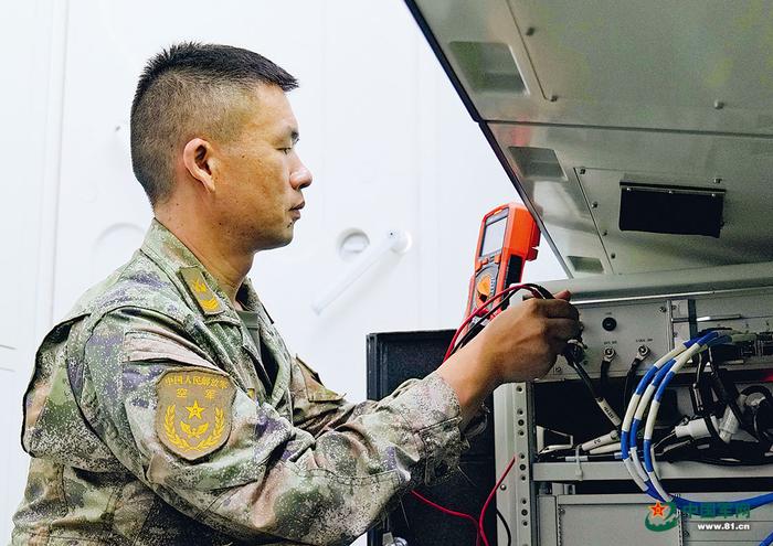 空军雷达兵某旅雷达技师景科：勇闯装备维修难关